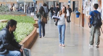 Universidades federais dizem que só têm dinheiro para manutenção até setembro
